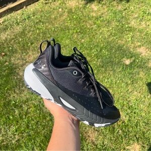 Women’s Under Armour HOVR Ascent Basketball Court Sneakers 3025680-001 Size 9